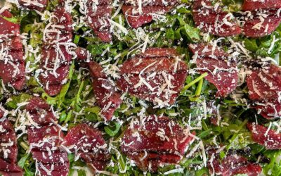 Carpaccio vom Reh auf Rucola-Bett